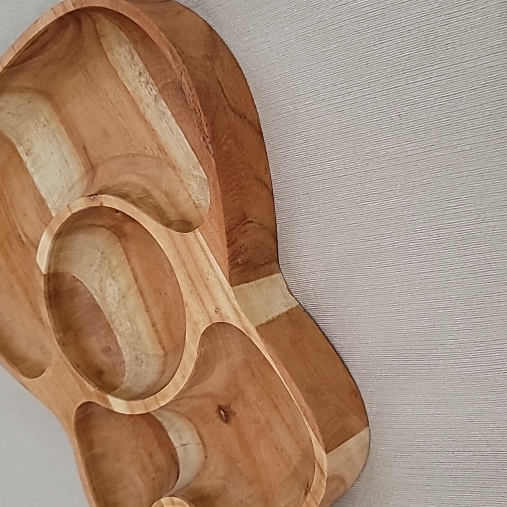Dolly Parton Guitar-Shaped Acacia Wood Serving Tray - Picture 14 of 16